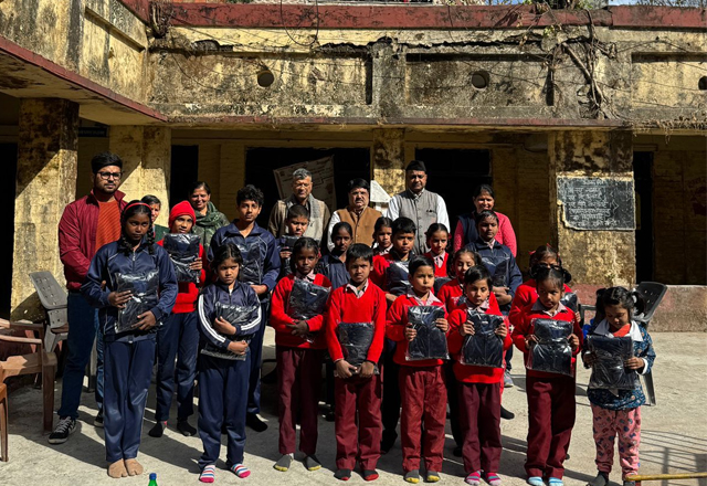 भाजपा आर्थिक प्रकोष्ठ ट्रैकसूट वितरण