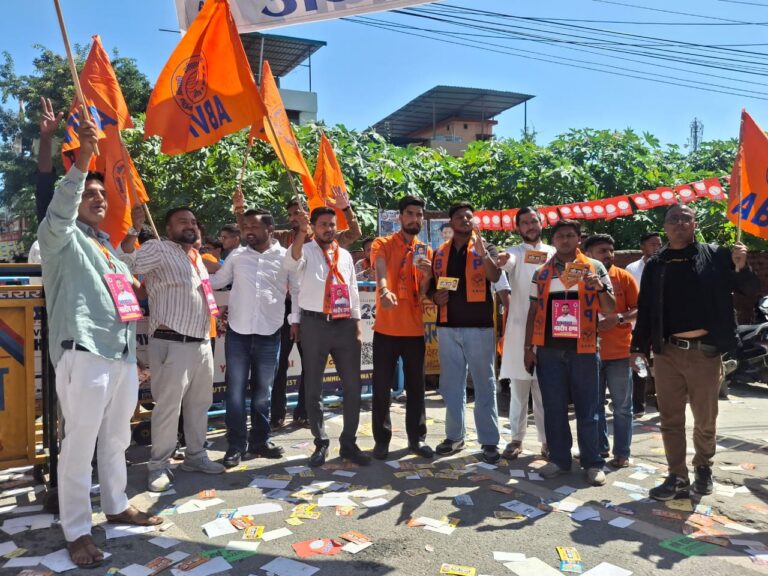 DAV PG कॉलेज में विनीत प्रसाद भट्ट की गिरफ्तारी पर अतुल सक्सेना ने जताई आपत्ति