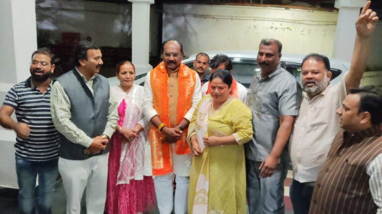 शिष्टाचार भेंट के बाद राष्ट्रीय उपाध्यक्ष लाल सिंह आर्य के साथ डिनर