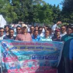 Primary teachers took to the streets with their demands and marched towards the Chief Minister's residence. Police stopped them.